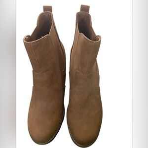 Universal Thread Women's Amalia Style Cognac Brown Wedge Fashion Boots Size 9.5M